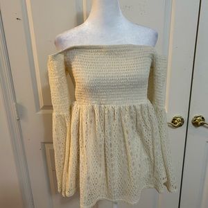 NWT Torrid off the shoulder cream lacy top, Torrid size 00 (Medium)